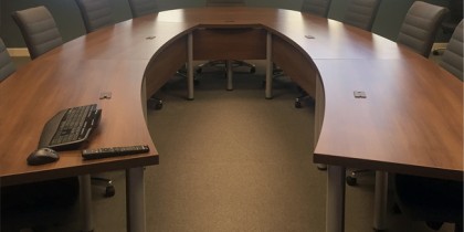 Modular U-shaped contemporary conference table Artopex Air Line